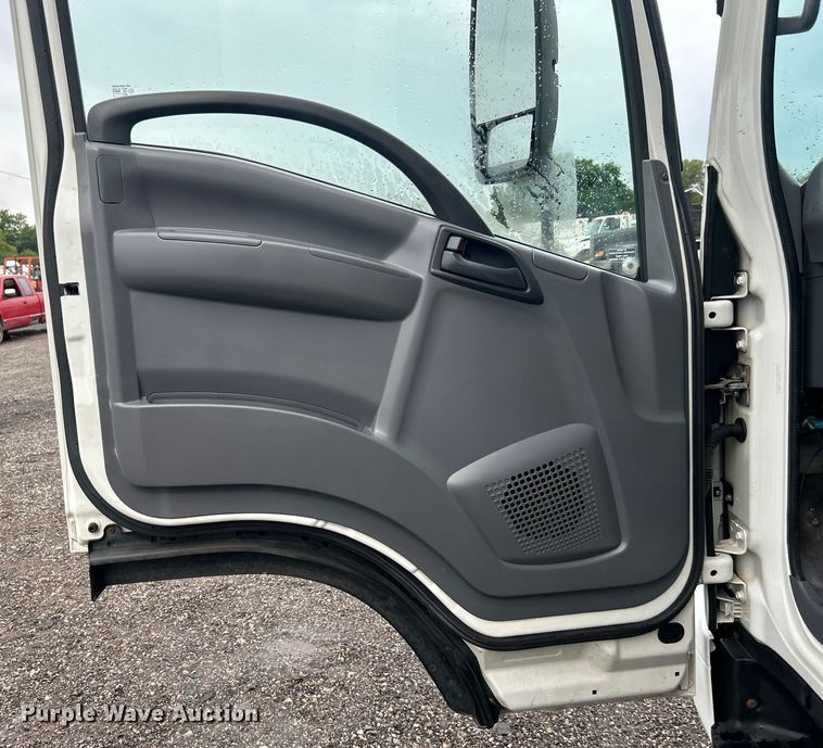 image for item EG0833 2016 Isuzu  NPR box truck