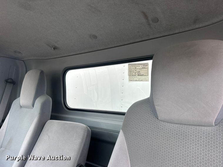 image for item EG0833 2016 Isuzu  NPR box truck