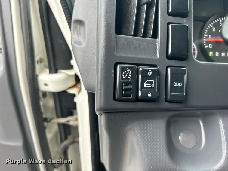 image for item EG0833 2016 Isuzu  NPR box truck