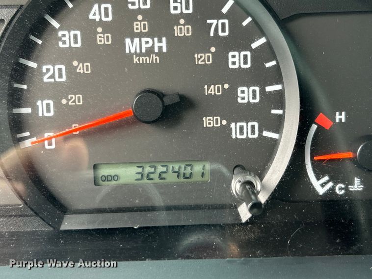 image for item EG0833 2016 Isuzu  NPR box truck