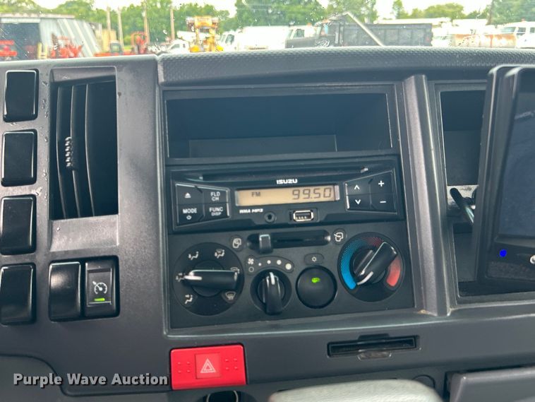 image for item EG0833 2016 Isuzu  NPR box truck