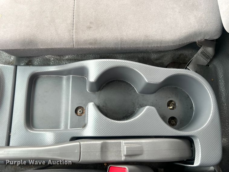 image for item EG0833 2016 Isuzu  NPR box truck