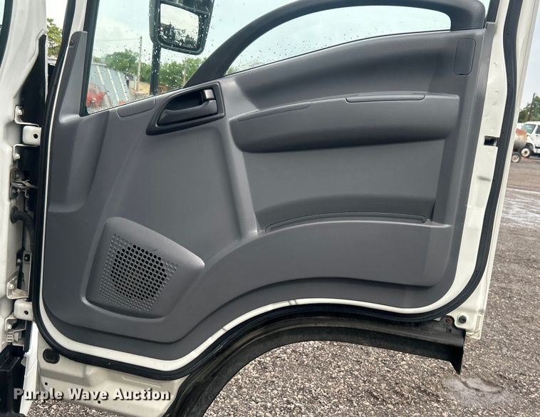 image for item EG0833 2016 Isuzu  NPR box truck