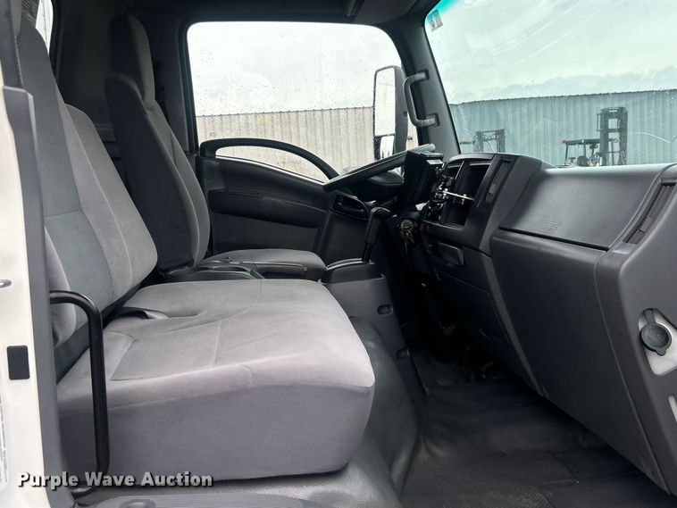 image for item EG0833 2016 Isuzu  NPR box truck