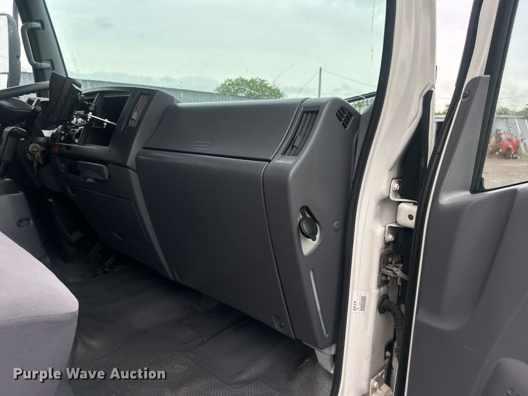 image for item EG0833 2016 Isuzu  NPR box truck