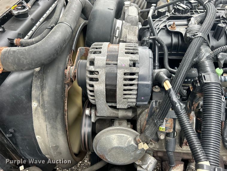 image for item EG0833 2016 Isuzu  NPR box truck