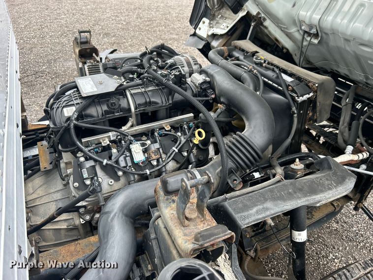 image for item EG0833 2016 Isuzu  NPR box truck