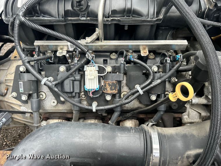 image for item EG0833 2016 Isuzu  NPR box truck