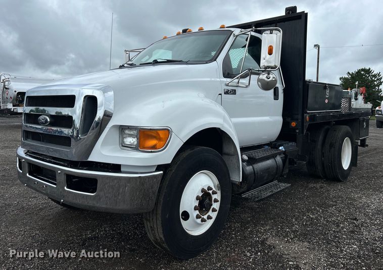 image for item EG0836 2012 Ford F750 Super Duty  flatbed truck