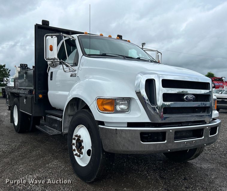 image for item EG0836 2012 Ford F750 Super Duty  flatbed truck
