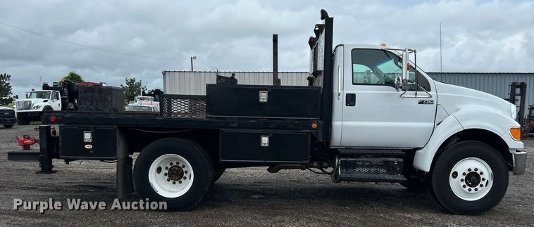image for item EG0836 2012 Ford F750 Super Duty  flatbed truck