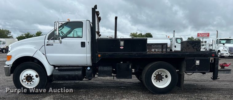 image for item EG0836 2012 Ford F750 Super Duty  flatbed truck