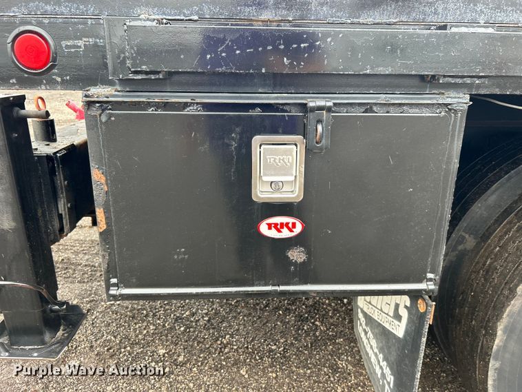 image for item EG0836 2012 Ford F750 Super Duty  flatbed truck