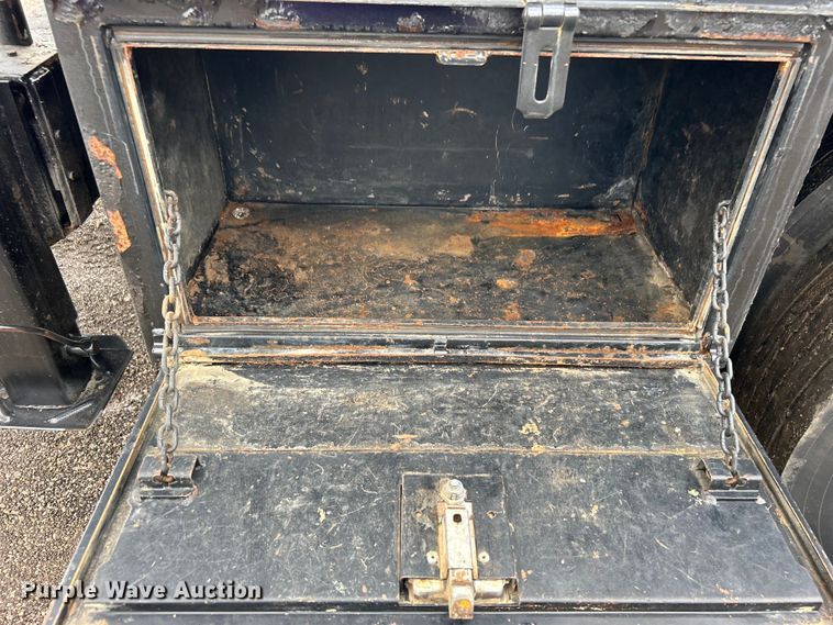 image for item EG0836 2012 Ford F750 Super Duty  flatbed truck