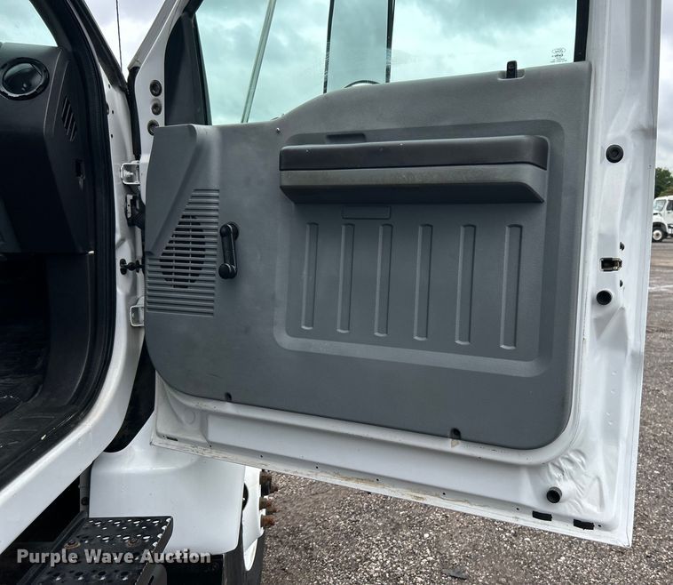 image for item EG0836 2012 Ford F750 Super Duty  flatbed truck