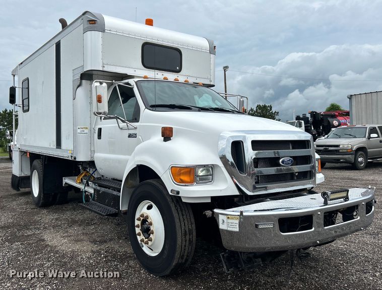 image for item EG0840 2011 Ford F750 Super Duty  railroad inspection truck