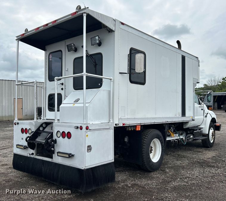 image for item EG0840 2011 Ford F750 Super Duty  railroad inspection truck