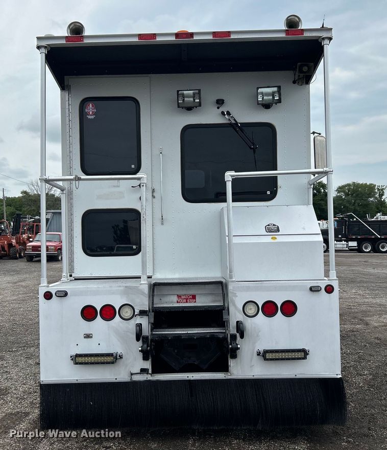 image for item EG0840 2011 Ford F750 Super Duty  railroad inspection truck