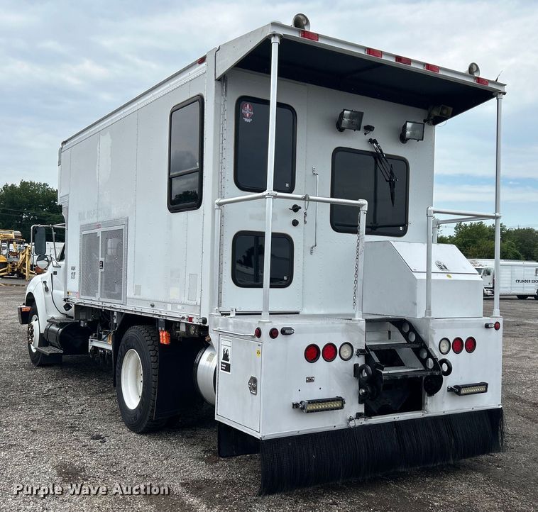 image for item EG0840 2011 Ford F750 Super Duty  railroad inspection truck