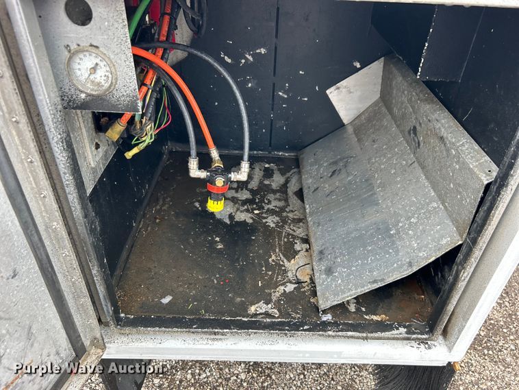 image for item EG0840 2011 Ford F750 Super Duty  railroad inspection truck