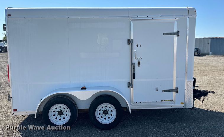 image for item EG0847 2003 H&H  enclosed cargo trailer