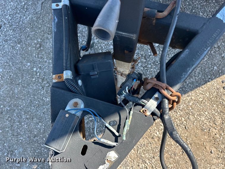 image for item EG0847 2003 H&H  enclosed cargo trailer