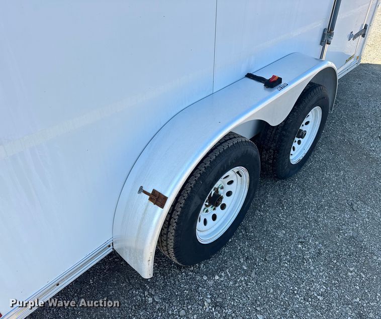 image for item EG0847 2003 H&H  enclosed cargo trailer