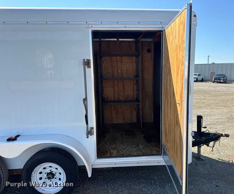 image for item EG0847 2003 H&H  enclosed cargo trailer