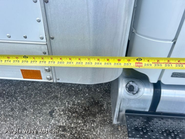 image for item EG0866 2009 Freightliner Business Class M2 box truck