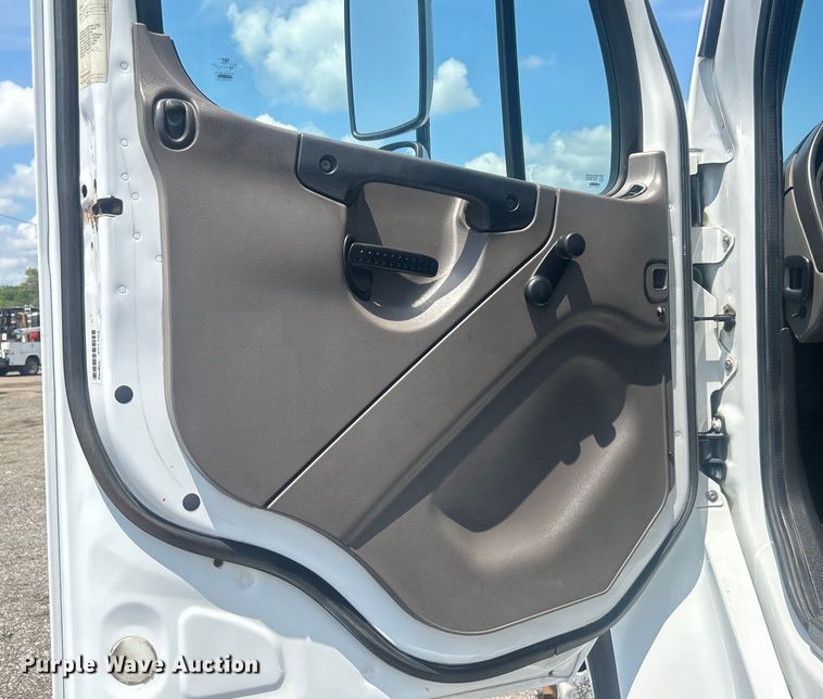 image for item EG0866 2009 Freightliner Business Class M2 box truck