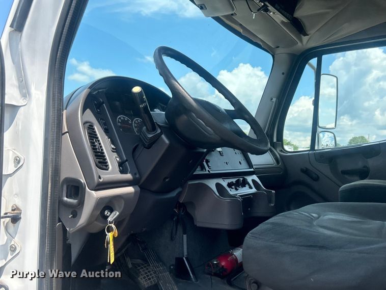 image for item EG0866 2009 Freightliner Business Class M2 box truck