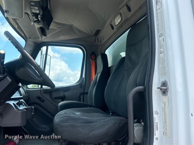 image for item EG0866 2009 Freightliner Business Class M2 box truck