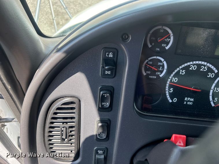 image for item EG0866 2009 Freightliner Business Class M2 box truck