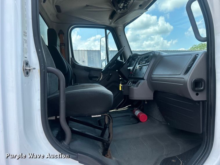 image for item EG0866 2009 Freightliner Business Class M2 box truck