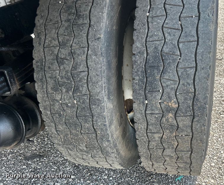 image for item EG0866 2009 Freightliner Business Class M2 box truck