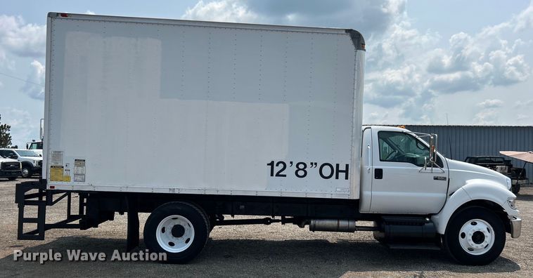 image for item EG0881 2006 Ford F650 Super Duty  box truck