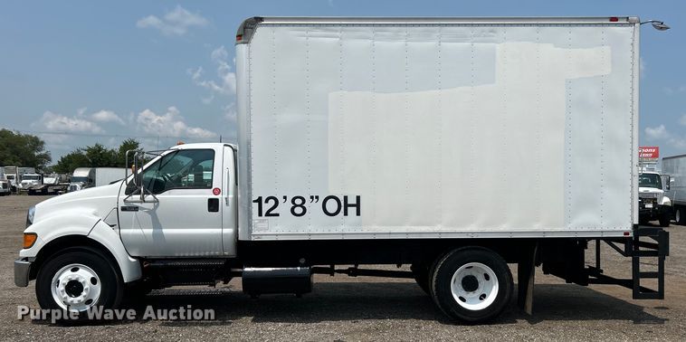 image for item EG0881 2006 Ford F650 Super Duty  box truck