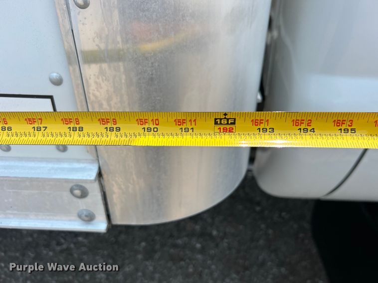 image for item EG0881 2006 Ford F650 Super Duty  box truck