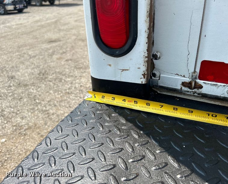 image for item EG0881 2006 Ford F650 Super Duty  box truck