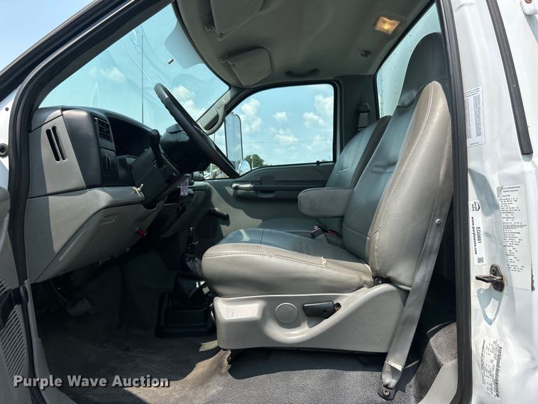 image for item EG0881 2006 Ford F650 Super Duty  box truck