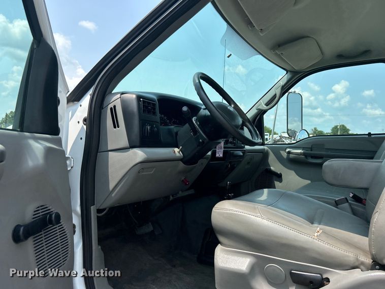 image for item EG0881 2006 Ford F650 Super Duty  box truck