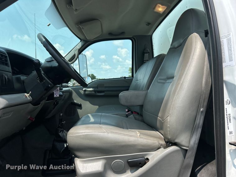 image for item EG0881 2006 Ford F650 Super Duty  box truck