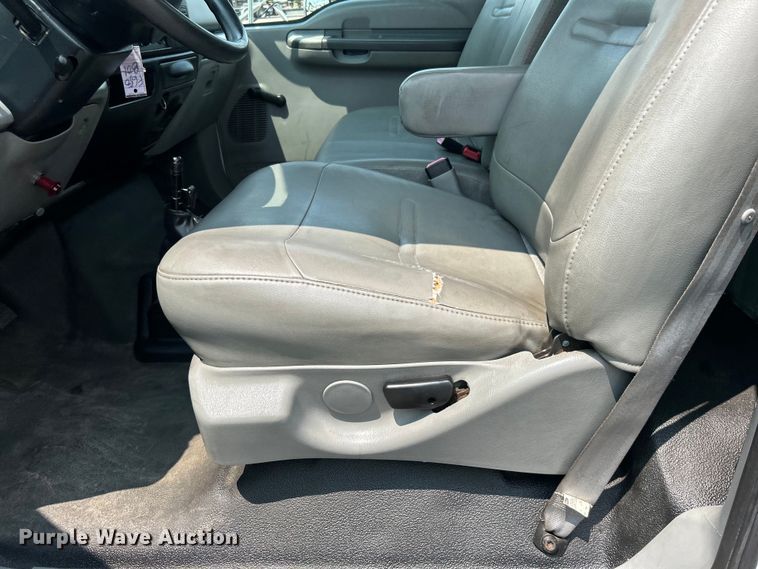 image for item EG0881 2006 Ford F650 Super Duty  box truck