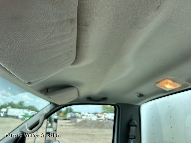 image for item EG0881 2006 Ford F650 Super Duty  box truck