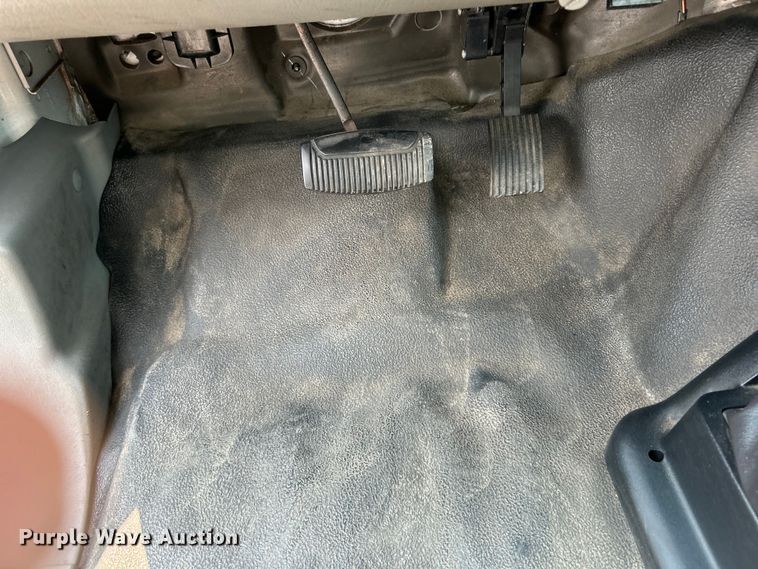 image for item EG0881 2006 Ford F650 Super Duty  box truck