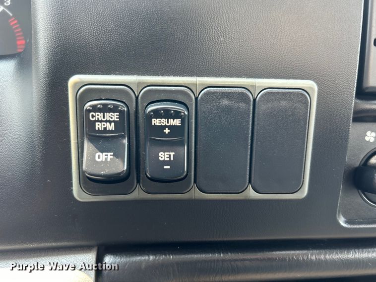 image for item EG0881 2006 Ford F650 Super Duty  box truck