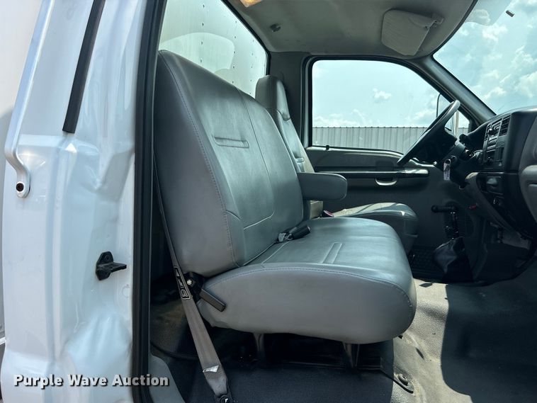 image for item EG0881 2006 Ford F650 Super Duty  box truck