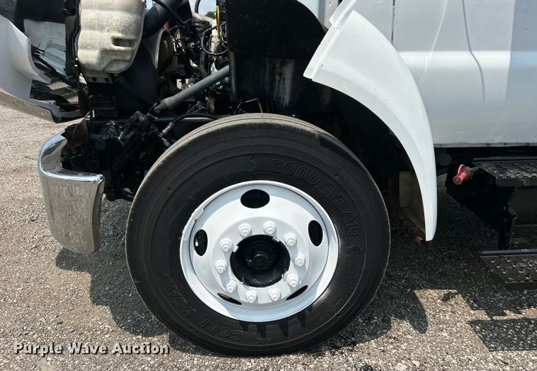 image for item EG0881 2006 Ford F650 Super Duty  box truck