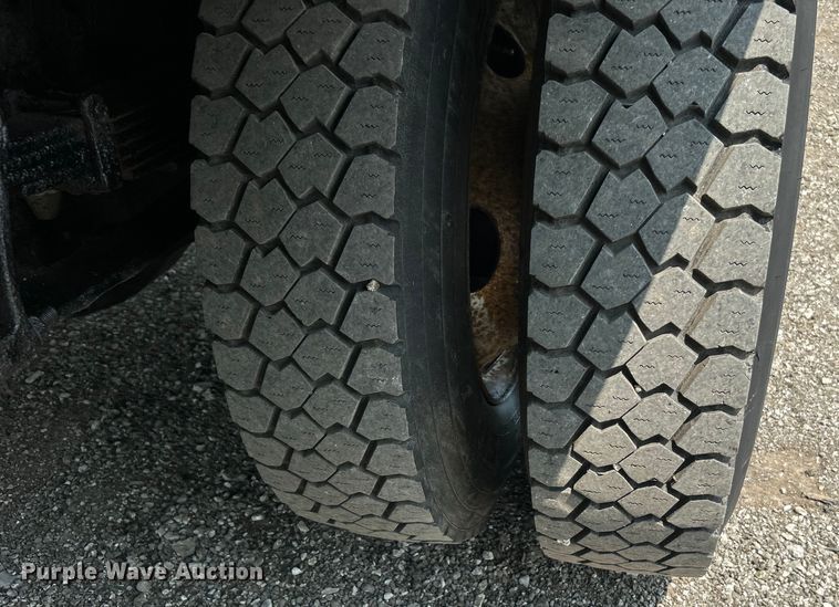 image for item EG0881 2006 Ford F650 Super Duty  box truck