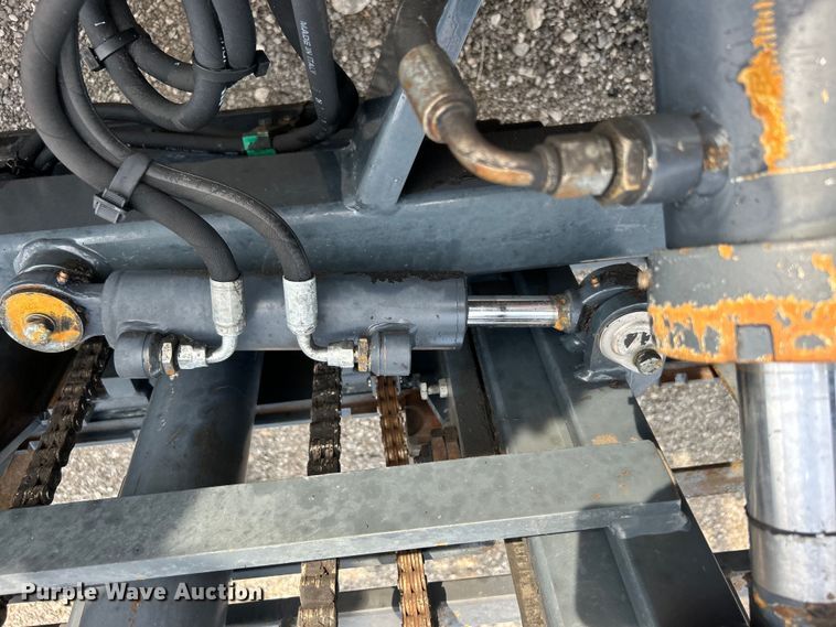 image for item EG0887 2005 Moffett  M5500 forklift